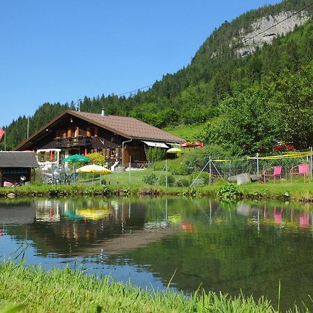 Backpacker Le Petit Baroudeur Hostel Champéry Exterior photo